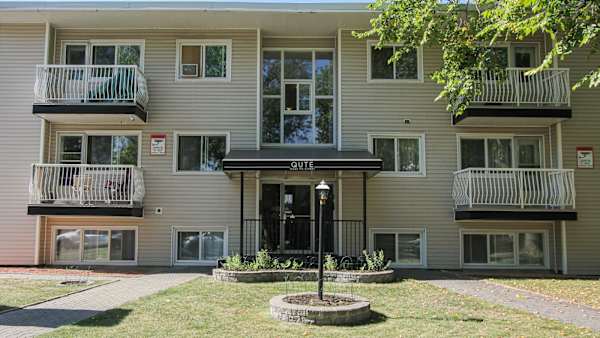 Qute Place property